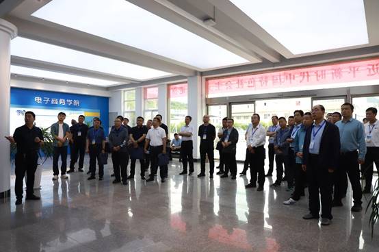 说明: C:\Users\Administrator\Desktop\公司参观1.jpg