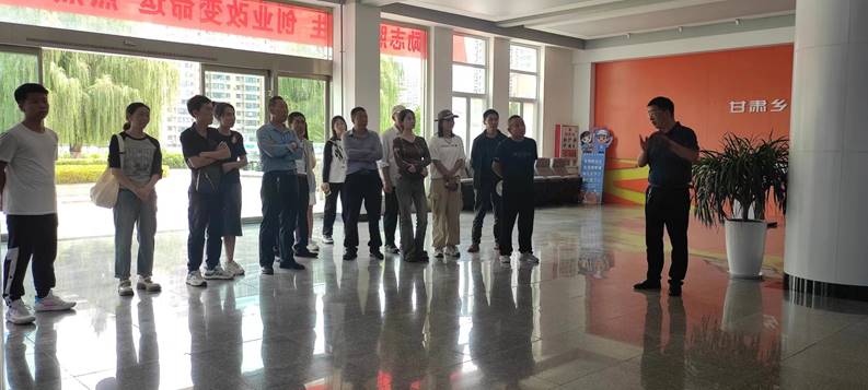 说明: C:\Users\Administrator\Desktop\员工、班级管理\照片资料\家长见面会\a1bfdfc275723dc3d1ac73d4b9fa7fb.jpg